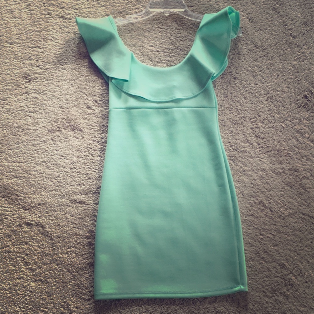Body Central Sea-foam Bodycon Ruffle dress Small